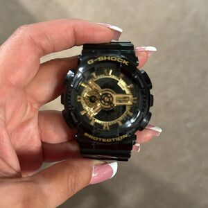 Gshock men’s size watch works great no damage or issues
